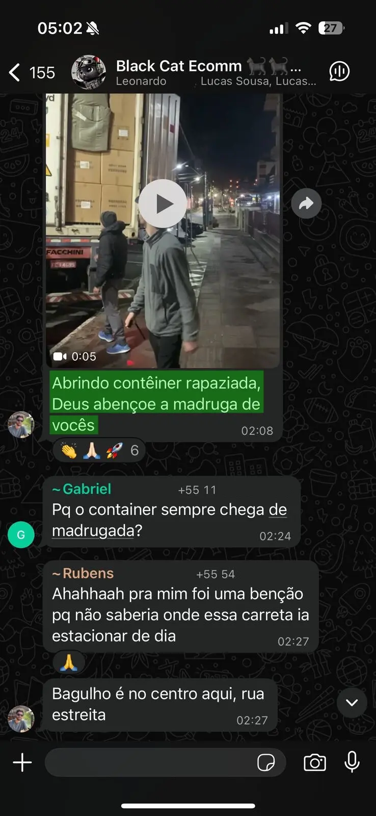 Abrindo container de madrugada